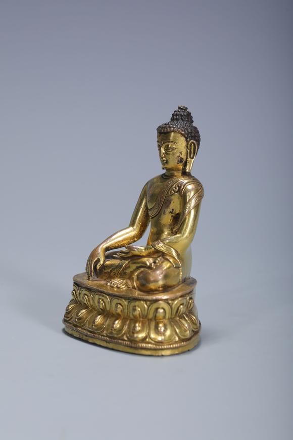 SEAVIEW AUCTIONS PTY LTD Fine Chinese antique 18th century carved bronze golden bodhisattva statue 