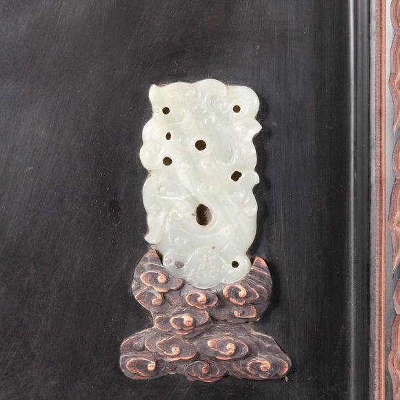 Waddington'sA Jade and Hardstone-Inlaid Black and Gilt-Lacquer Twelve-Panel Floor Screen, Late Qing/Republican Period, 晚清/民國 雕漆嵌寶地屏一套共十二扇
