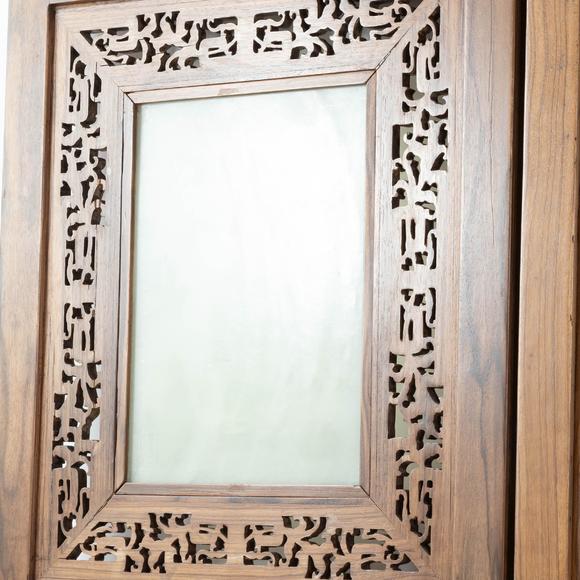Waddington'sA White Jade-Inset Four-Panel Floor Screen, 20th Century, 二十世紀(jì) 嵌白玉雕花鳥紋地屏一套四扇