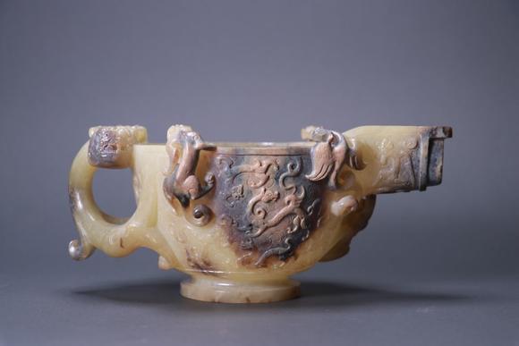You Need 玉穿雲(yún)龍紋酒器 