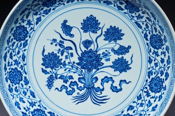 Kew AuctionsA MING-STYLE BLUE AND WHITE LOTUS BOUQUET DISH, YONGZHENG MARK AND PERIOD