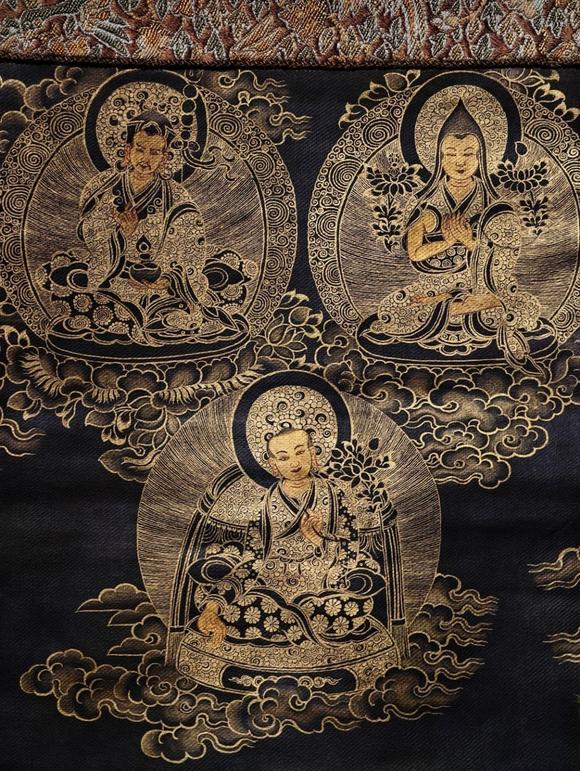 東京SAKURA拍賣(mài)（東京櫻花拍賣(mài)）十八世紀(jì) 黑地描金珍珠堆繡寶冠釋迦牟尼唐卡