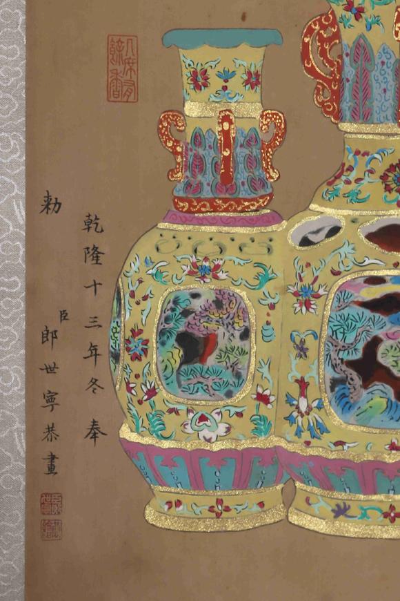 日本松町古美大清乾隆款 黃地洋彩暗刻爬花狩
獵圖鏤空三元轉(zhuǎn)心瓶