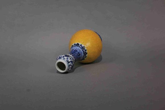 日本松町古美 青花黃釉麒麟紋蒜頭瓶