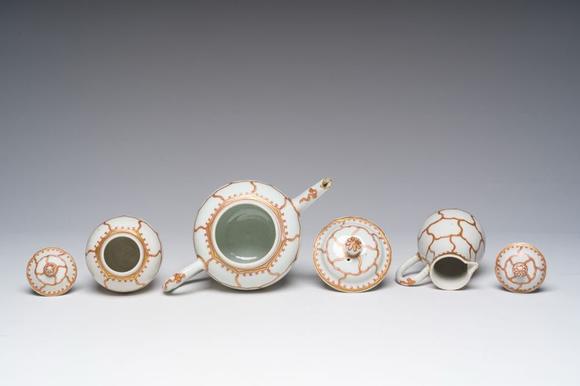 Coronari Auctions BVAn extensive Chinese partly gilt 'butterfly' tea set, Qianlong