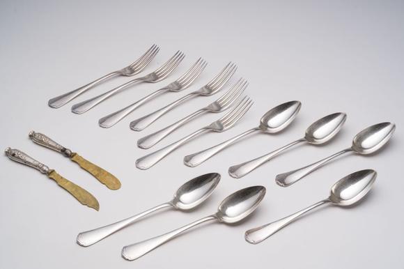 Coronari Auctions BVA French 12-piece silver-plated cutlery set, Christofle, and two butter knives with a German silver handle, 20th C.