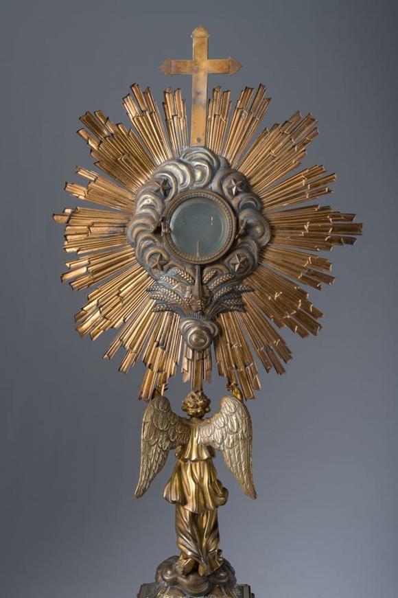 Coronari Auctions BVA French gilt silver monstrance with an angel crowned with a radiant cloud, maker's mark Hippolyte-Francois Bertrand-Paraud, 950/000, 19th C.