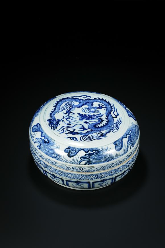 JUBAO HALL AUCTION HOUSE INCPre-Ming Dynasty Underglaze Blue Dragon Pattern Covered Box