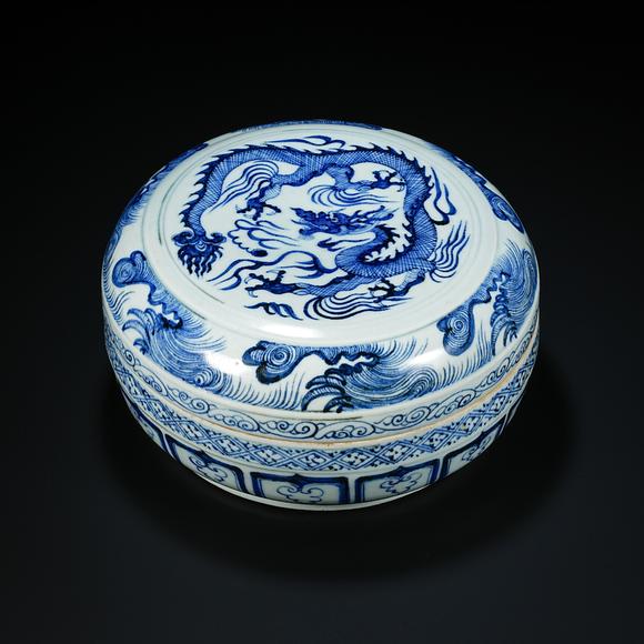 JUBAO HALL AUCTION HOUSE INCPre-Ming Dynasty Underglaze Blue Dragon Pattern Covered Box