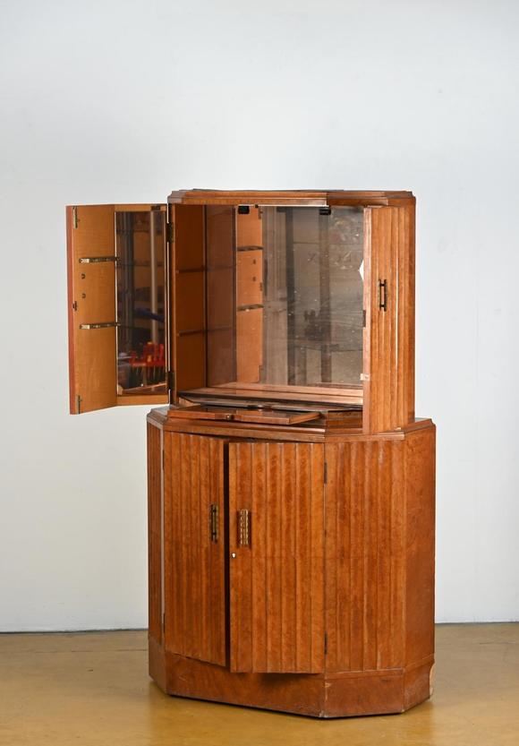 Loeckx AuctioneersArt Deco bar cabinet with glass interior (*)…