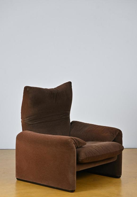 Loeckx AuctioneersVico Magistretti for Cassina: sofa and two armchai…