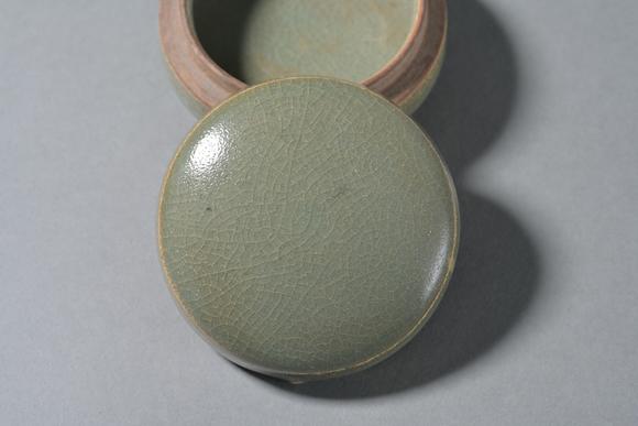 三杉美術(shù)青釉蓋盒