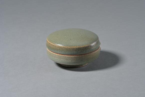 三杉美術(shù)青釉蓋盒