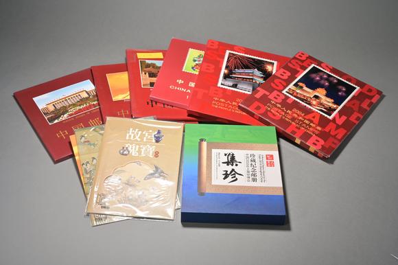 三杉美術(shù)各種郵票八冊(cè)
