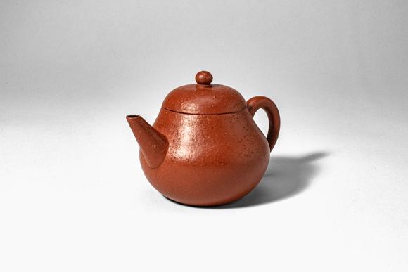 Apollo Art AuctionsQing Dynasty, Ca. AD 1644 - 1912. >
A teapot of rounded, compressed globular form, raised on a sh
