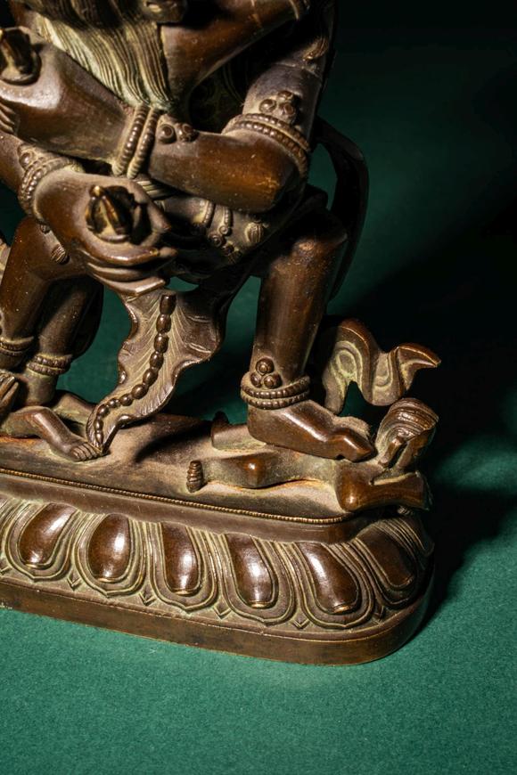 Apollo Art AuctionsQianlong Period, Ca. AD 1736 - 1795. >
A cast Sino-Tibetan bronze group depicting Vajrasattva in