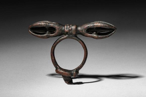 Apollo Art AuctionsDali Kingdom, Ca. 12th century AD. >
A cast bronze ring combining a vajra form with an integral r