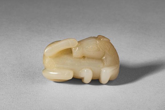 Apollo Art AuctionsMid Qing Dynasty, Ca. 18th century AD. >
A carved jade figure of a recumbent horse, depicted in a