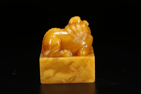 千葉大和壽山田黃石雕獅鈕印章