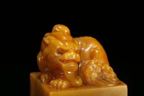 千葉大和壽山田黃石雕獅鈕印章