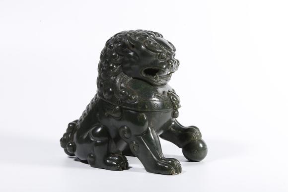 千葉大和和田碧玉雕獅形擺件（一對）
