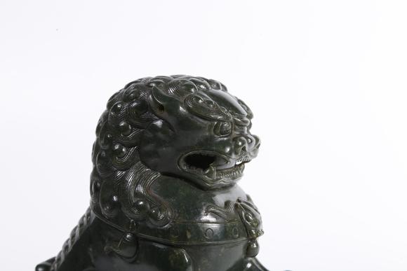 千葉大和和田碧玉雕獅形擺件（一對）