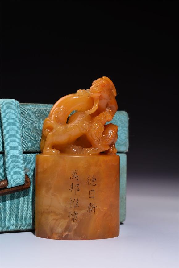 北京寶蘊舊藏螭龍串環(huán)鈕田黃印章 