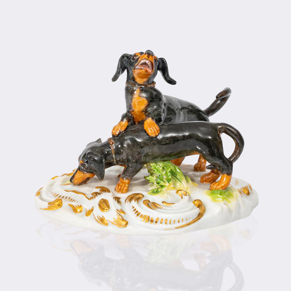 Auktionshaus StahlAugust Ringler (Kirchheim 1837 - Mei?en 1918). A Playing Pair of Dachshunds on a Terrestrial Base.