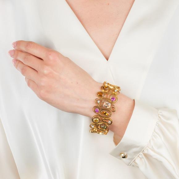 Auktionshaus StahlBaltensperger est. 1878 Zurich. Rare vintage gold bracelet with multicolored sapphires.