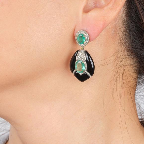 Auktionshaus StahlPair of Emerald Diamond Earrings with Onyx.