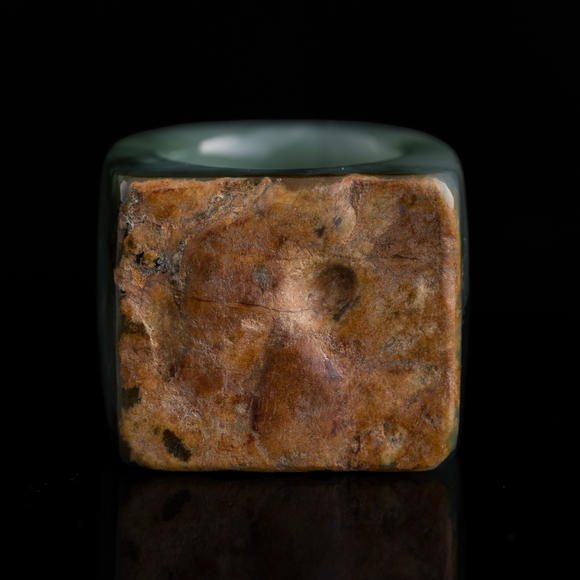 Oakridge Auction Gallery清代 翡翠扳指  A Chinese jadeite archer's ring