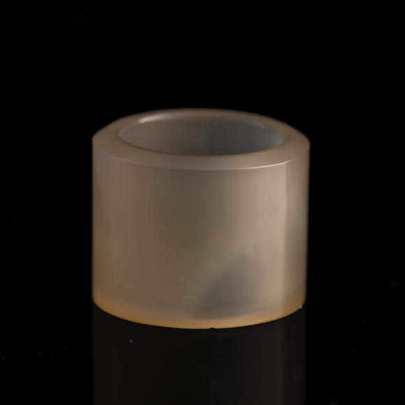 Oakridge Auction Gallery清代 瑪瑙及料器扳指三個(gè)  Two Chinese agate and a glass archer's ring