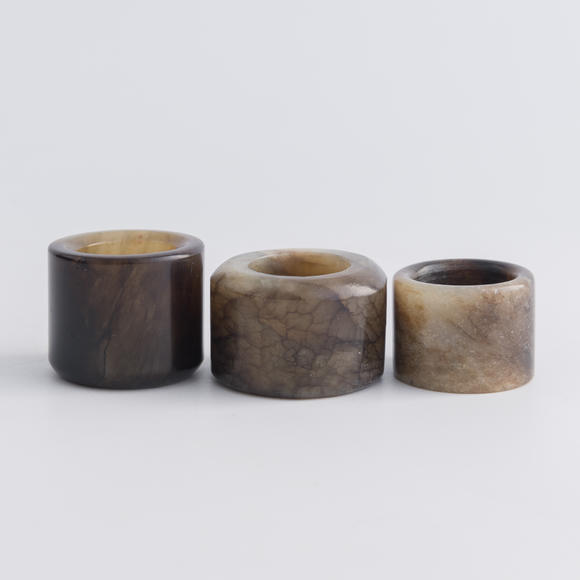 Oakridge Auction Gallery清代 玉扳指三個(gè)  Three Chinese jade archer's rings