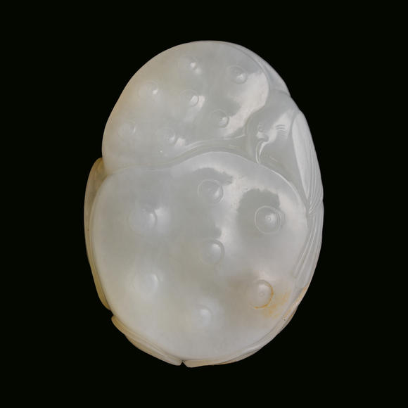 Oakridge Auction Gallery十八/十九世紀(jì) 白玉雕蓮蓬把件  A Chinese carved white jade carving of a lotus pod