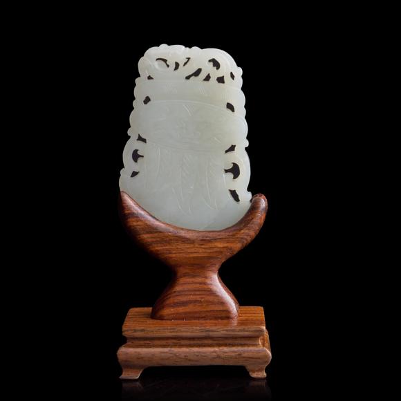 Oakridge Auction Gallery十八世紀(jì) 白玉斧形佩（附木座）  A Chinese carved white jade axe-form pendant