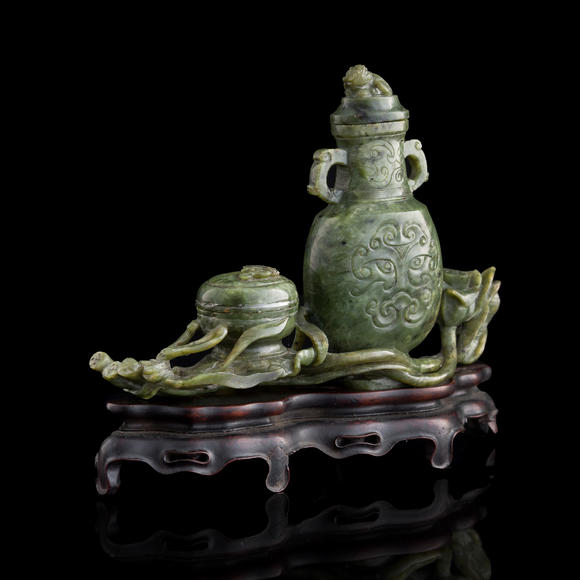 Oakridge Auction Gallery十九世紀(jì)早 碧玉雕瓶盒擺件（附原配硬木座）  A Chinese carved spinach jade scholar's set