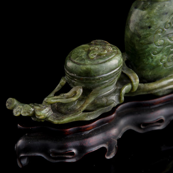 Oakridge Auction Gallery十九世紀(jì)早 碧玉雕瓶盒擺件（附原配硬木座）  A Chinese carved spinach jade scholar's set