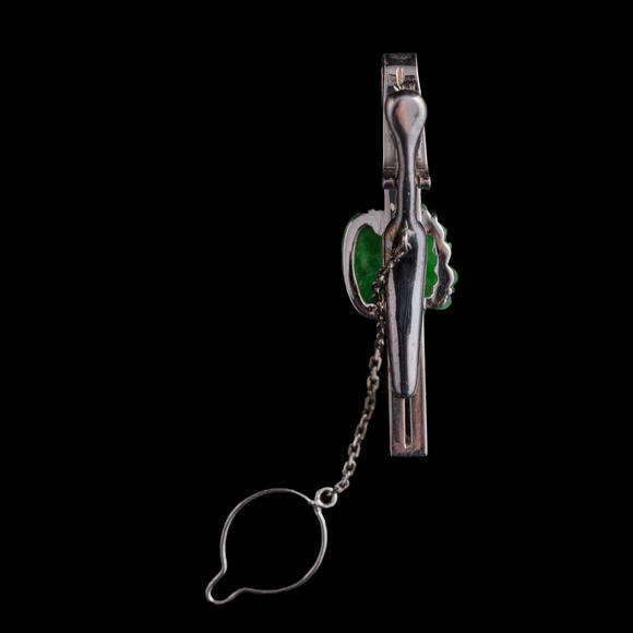 Oakridge Auction Gallery金屬鑲翡翠胸針及領(lǐng)帶夾  A Chinese jadeite-set white metal brooch and a tie clip