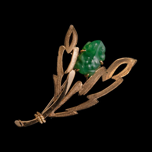 Oakridge Auction Gallery金屬鑲翡翠胸針兩件  Two Chinese jadeite-set metal brooches