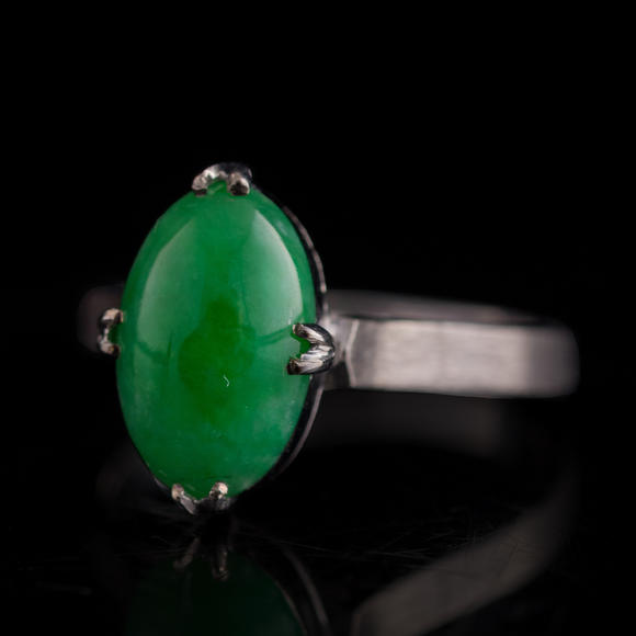 Oakridge Auction Gallery金屬鑲翡翠戒指四隻  Four Chinese jadeite-set white metal rings