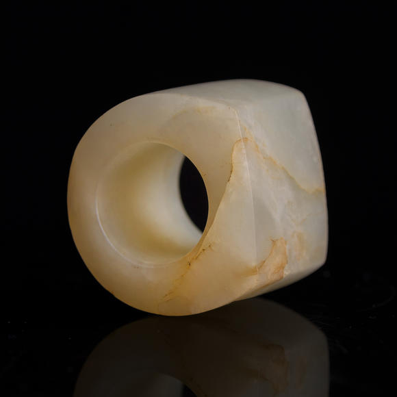 Oakridge Auction Gallery十九世紀 白玉扳指  A Chinese white jade archer’s ring