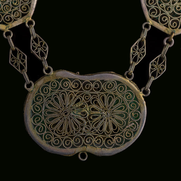 Oakridge Auction Gallery民國 銀嵌翡翠項鍊  A Chinese jadeite-inset silver necklace