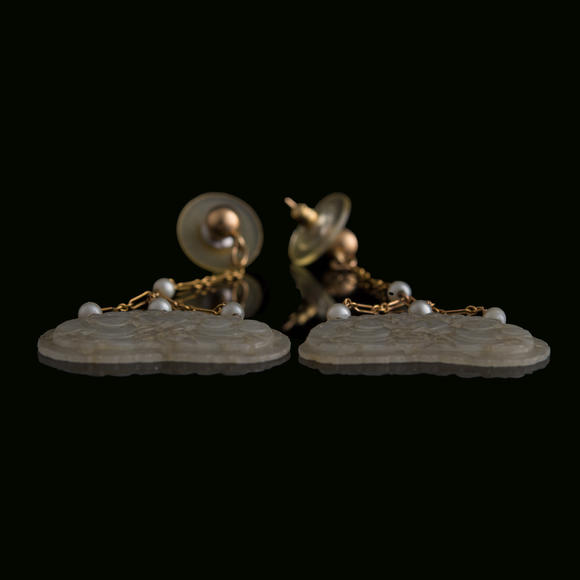 Oakridge Auction Gallery十九世紀(jì) 珊瑚珠手鐲一對及玉耳墜一對  A pair of Chinese coral bead bracelets and a pair of jade earrings