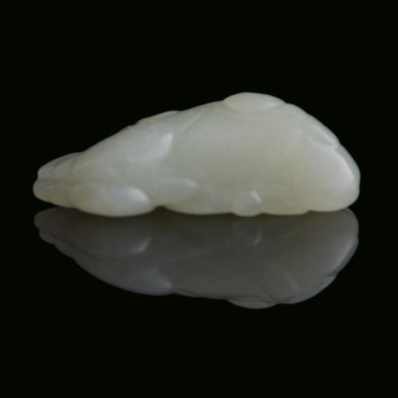 Oakridge Auction Gallery十九世紀 玉掛墜及玉透雕喜字佩  A Chinese jade toggle and a reticulated jade plaque