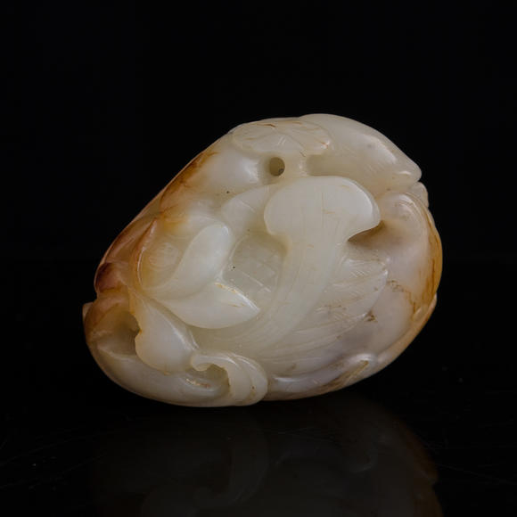 Oakridge Auction Gallery十九世紀 白玉荷塘清趣掛墜  A Chinese white jade 'lotus pond' pendant