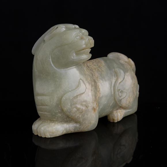 Oakridge Auction Gallery明代 玉瑞獸  A Chinese jade carving of a beast