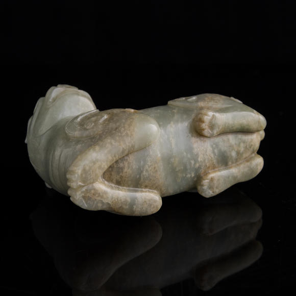 Oakridge Auction Gallery明代 玉瑞獸  A Chinese jade carving of a beast