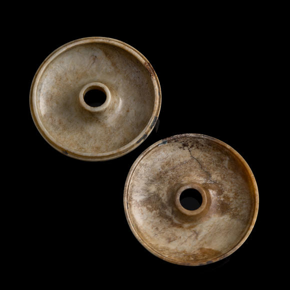 Oakridge Auction Gallery十八世紀(jì) 火燒玉雕花卉詩文手串盒（附原配硬木座）  A Chinese heat-altered jade bracelet box