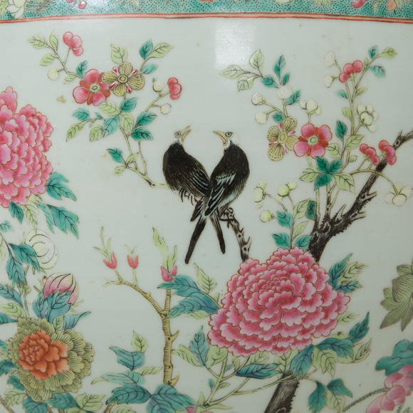 Oakridge Auction Gallery十九世紀 粉彩花鳥大缸  A large Chinese famille rose 'flower and bird' jar
