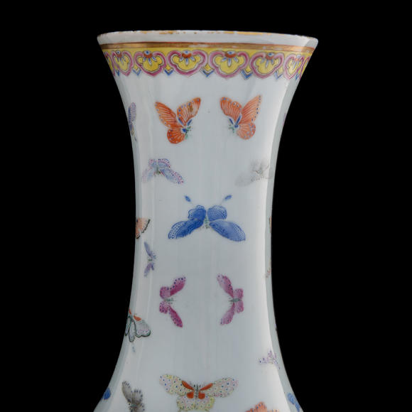 Oakridge Auction Gallery清光緒 粉彩百蝶賞瓶一對  A pair of Chinese famille rose 'hundred butterflies' shang vases